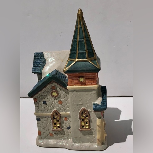VINTAGE CHRISTMAS VILLAGE PORCELAIN CHURCH WINDOW SCENE 8.5" X 7" LIGHTED - Picture 5 of 7
